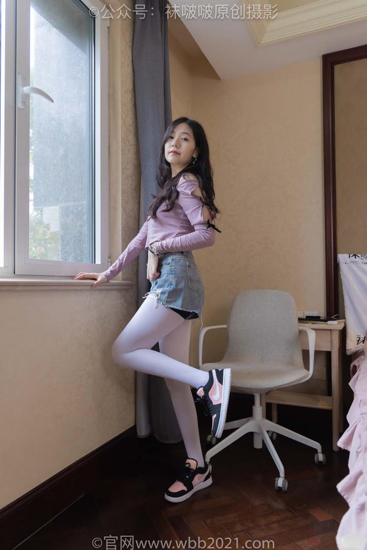[BoBoSocks袜啵啵]VOL.504 小甜豆-板鞋、厚白丝[142P+1V／7.12GB]推荐预览图